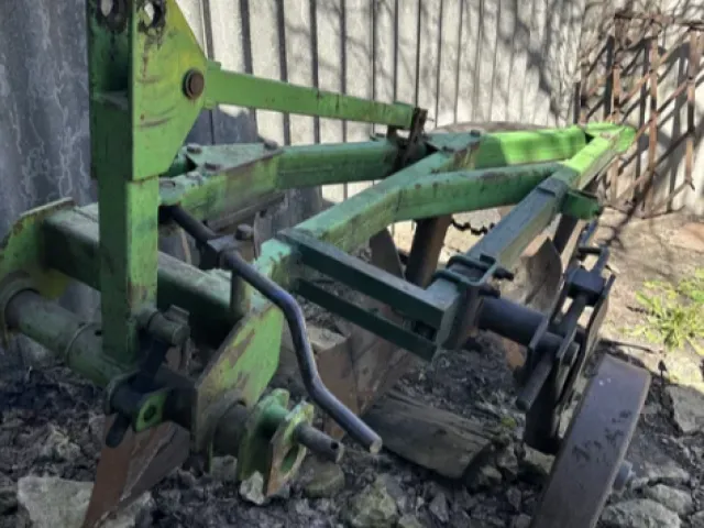 Продам 3 корпусний плуг 3 х 30