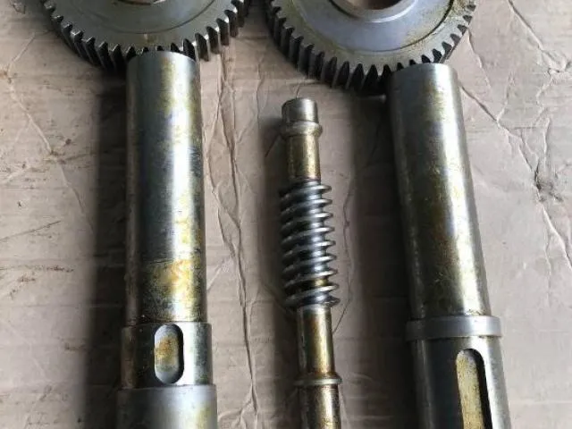 Шестерні вали до редуктора на Волчок мʼясорубку К7-ФВП-200. Нові. Продам.
