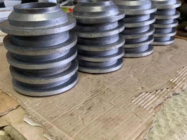 Кришечки алюмінієві корпуса підшипників до машини К7-ФЦЛ/7 для знімання пірʼя з птиці. Нові. Продам.