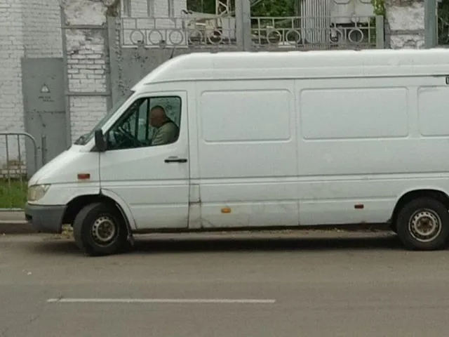 Чистий гараж за один виїзд: вивіз хламу та утилізація по Києву Професійний вивіз хламу з гаража та о